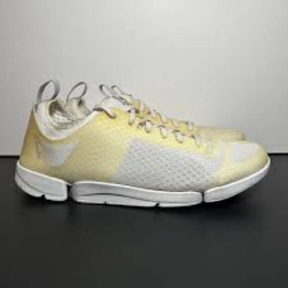 Womens CLARKS Trigenic Cream Lace Up Sneakers size 10 - Picture 1 of 7
